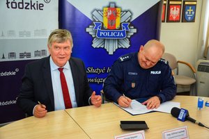 Marszałek Województwa Łódzkiego i Komendant Wojewódzki Policji podpisują porozumienie