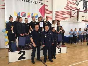 Komenda Wojewódzka Policji w Łodzi z finalistami turnieju.