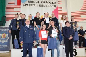 Finaliści turnieju z Komendantem Wojewódzkim Policji.