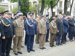 Obchody Święta Konstytucji 3 Maja z udziałem Komendanta Wojewódzkiego Policji w Łodzi i policyjnej kompanii honorowej.