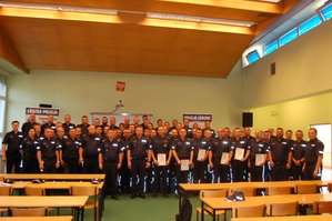 finałowe pamiątkowe zdjęcie wszystkich uczestników wraz z zastępca komendanta wojewódzkiego policji w Łodzi.