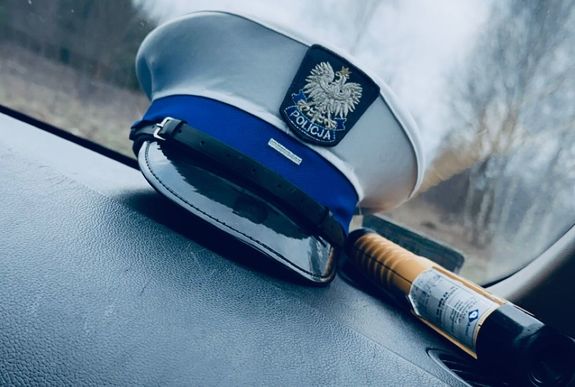 Czapka policjanta z "drogówki".