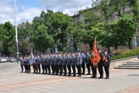 Policjanci oraz delegacja Straży Miejskiej na Placu Dąbrowskiego