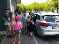 Wizyta w komendzie dzieci spędzających wakacje w radomszczańskich Placówkach Wsparcia Dziennego