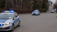 Radiowozy SOP i Policji pilotują kolumnę Prezydencką