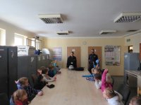 policjanci na spotkaniach profilaktycznych z dziećmi