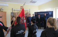 policjanci podczas uroczystość ślubowania pierwszych klas o profilu mundurowym . Akademia miała miejsce w auli KPP Bełchatów