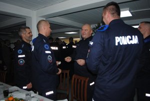 Policjanci podczas spotkania wigilijnego