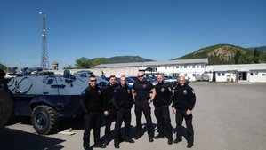 Policjanci stacjonujący w Kosowie