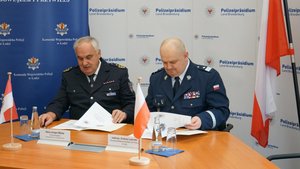 Podpisanie deklaracji przez Komendanta Wojewódzkiego Policji w Łodzi i Prezydenta Policji kraju związkowego Brandenburgia