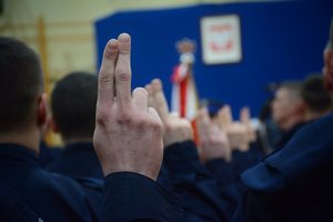 Ślubowanie nowo przyjętych policjantów.