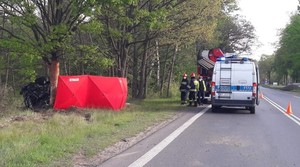 Policjanci wyjaśniają okoliczności wypadku przy ulicy Strykowskiej w Łodzi.