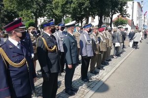 Obchody święta wojska polskiego. przedstawiciele służb mundurowych.