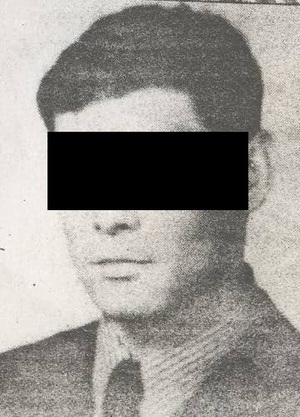 Wizerunek podejrzanego z czarnym paskiem na twarzy.