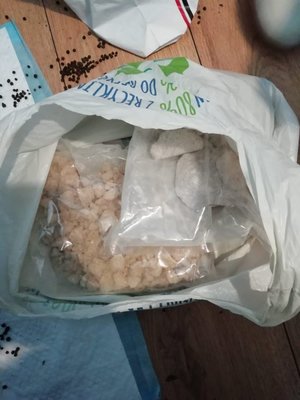 Zabezpieczone przez policjantów narkotyki- susz roślinny i mdma.