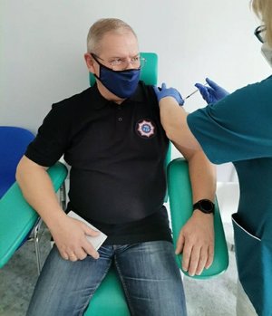 Przewodniczący ZSPP podczas szczepienia.