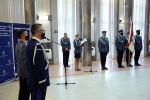 Aula Komendy Wojewódzkiej Policji w Łodzi, uroczystość wprowadzenia zastępcy komendanta wojewódzkiego policji w Łodzi.