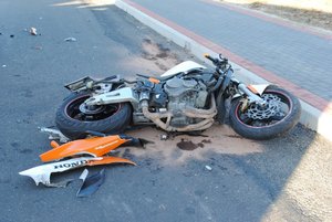 skutki wypadku drogowego z udziałem motocyklisty