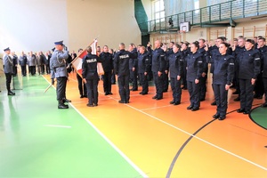 Sala gimnastyczna OPP w Łodzi, uroczystość ślubowania policjantów.