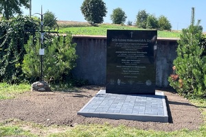 Cmentarz w Czarnocinie, grób rodziny Jagrym-Mleszewskich.