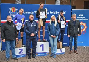 zwycięzcy na podium