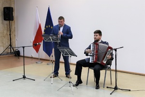 Aula kwp w Łodzi, obchody święta służby cywilnej, koncert na klarnet i akordeon.