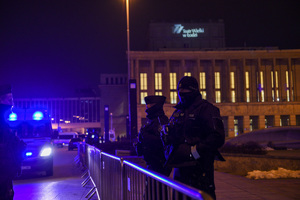 Policjanci przy Teatrze Wielkim.