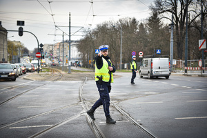 Policjanci kierujący ruchem