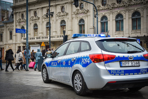 Policyjny radiowóz biorący udział w zabezpieczeniu spotkania &amp;quot;Bukaresztańskiej Dziewiątki&amp;quot.