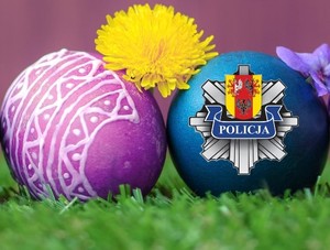 Jajka wielkanocne na jednym z nich logo policji.