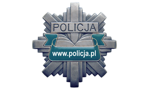 Blacha policyjna z napisem www.policja.pl.