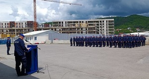 Policjanci podczas uroczystego apelu