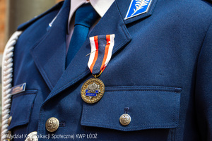 Medal przypięty do munduru.
