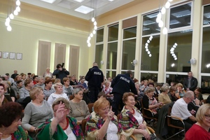brzezińscy policjanci  podczas spotkania z seniorami