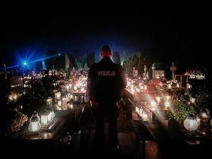 Cmentarz nocą