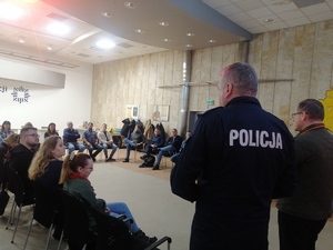policjanci i pracownicy CPR podczas wspólnych warsztatów. Aula Komendy Wojewódzkiej Policji w Łodzi.