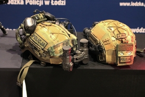 Chełmy policjantów z  Samodzielnego Pododdziału  Kontrterorystycznego Policji w Łodzi.