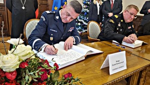 Wpisy do Księgi Życzeń Noworocznych .