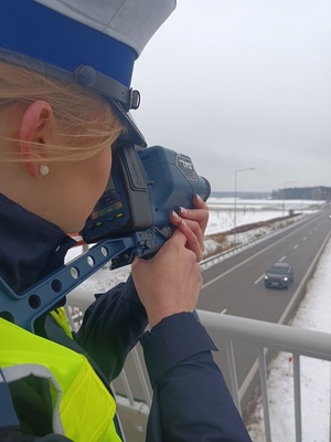 Policjantka z ruchu drogowego.