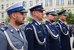policjanci podczas wręczania nagród w konkursie ,,Policjant Ruchu Drogowego&quot;.