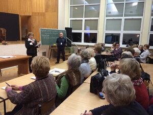 policjanci uczą seniorów