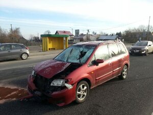 policjanci na miejscu wypadku