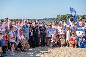 zdjęcie grupowe podczas biegu charytatywnego w Szczytnie.