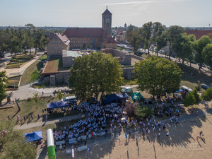 Zdjęcie grupowe podczas biegu w Szczytnie.