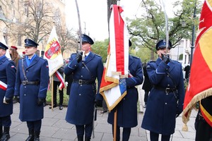 Poczet sztandarowy policji.