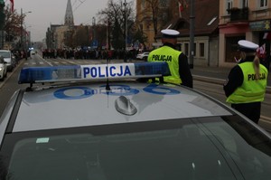 Policjanci zabezpieczają uroczystości.