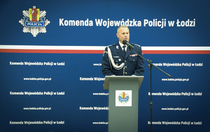 Komendant Wojewódzki Policji w Łodzi przemawia.