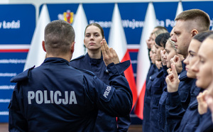 Ślubujący policjanci.