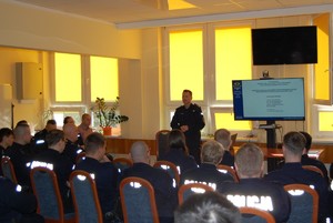Policjanci w trakcie szkolenia.