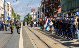 Kompania honorowa policji.